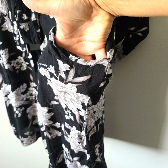 Spiritual Gangster Maya Black and Gray Floral Print Kimono Robe One Size… - Picture 3 of 7